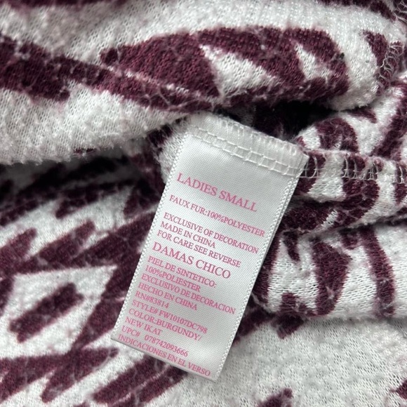 Cozy Sherpa Pullover Women’s Size Small Burgundy & White Aztec Print - Picture 5 of 7